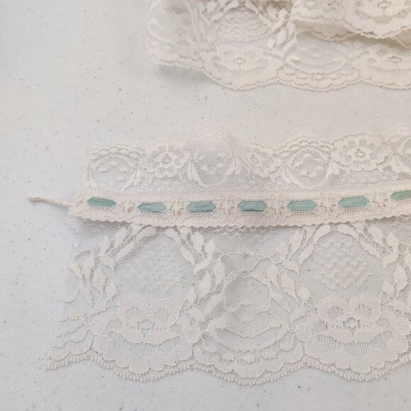 st. Louis Trimming Other - Vintage Lace Trim Ready Ruffle 18 yards+ 15" White with Blue green ribbon